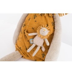 LION GEANT SOUS MON BAOBAB