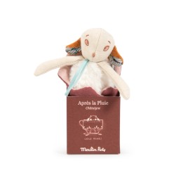 PETIT MOUTON CHATAIGNE APRES LA PLUIE